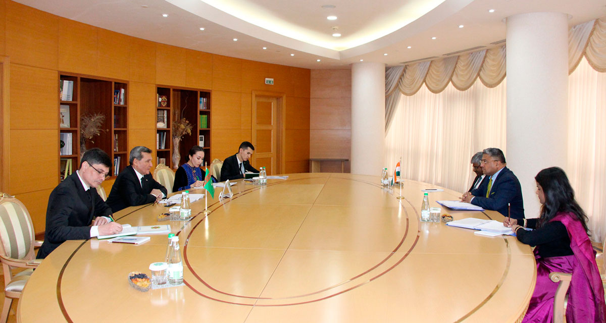 В МИД Туркменистана состоялась встреча с Секретарём МИД Республики Индия