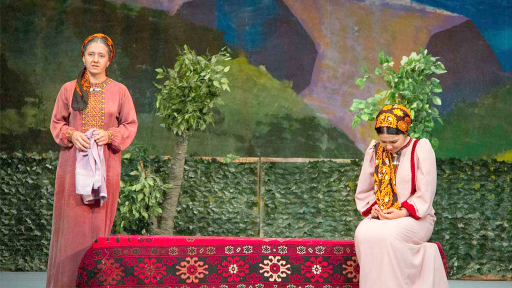 Культурная афиша Ашхабада: выставки, кинопоказы и театральные постановки