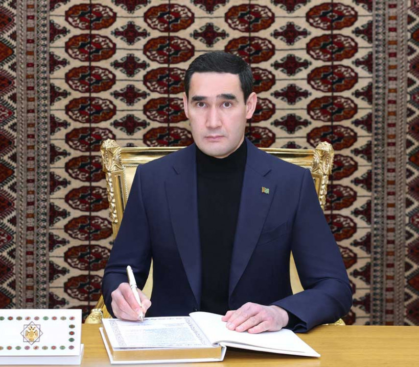 Hormatly Prezidentimiz Serdar Berdimuhamedow harby bölümleriň täze binalar we desgalar toplumynyň açylyş dabarasyna gatnaşdy