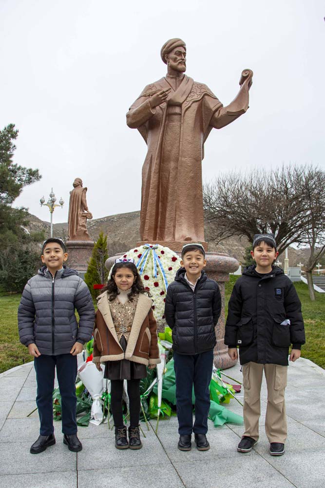 В Ашхабаде прошли памятные мероприятия к 585-летию Алишера Навои