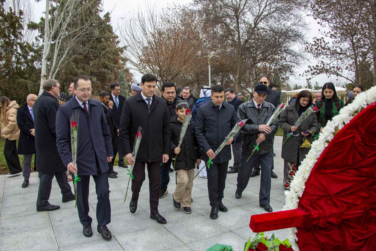 В Ашхабаде прошли памятные мероприятия к 585-летию Алишера Навои