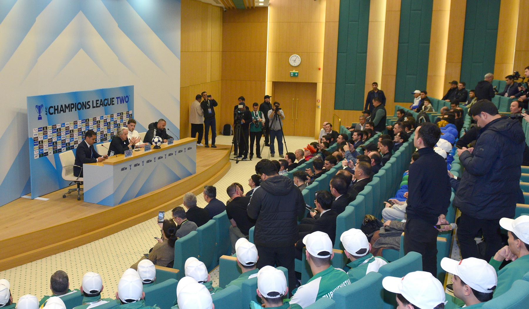 Пресс-конференция представителей команд-соперников