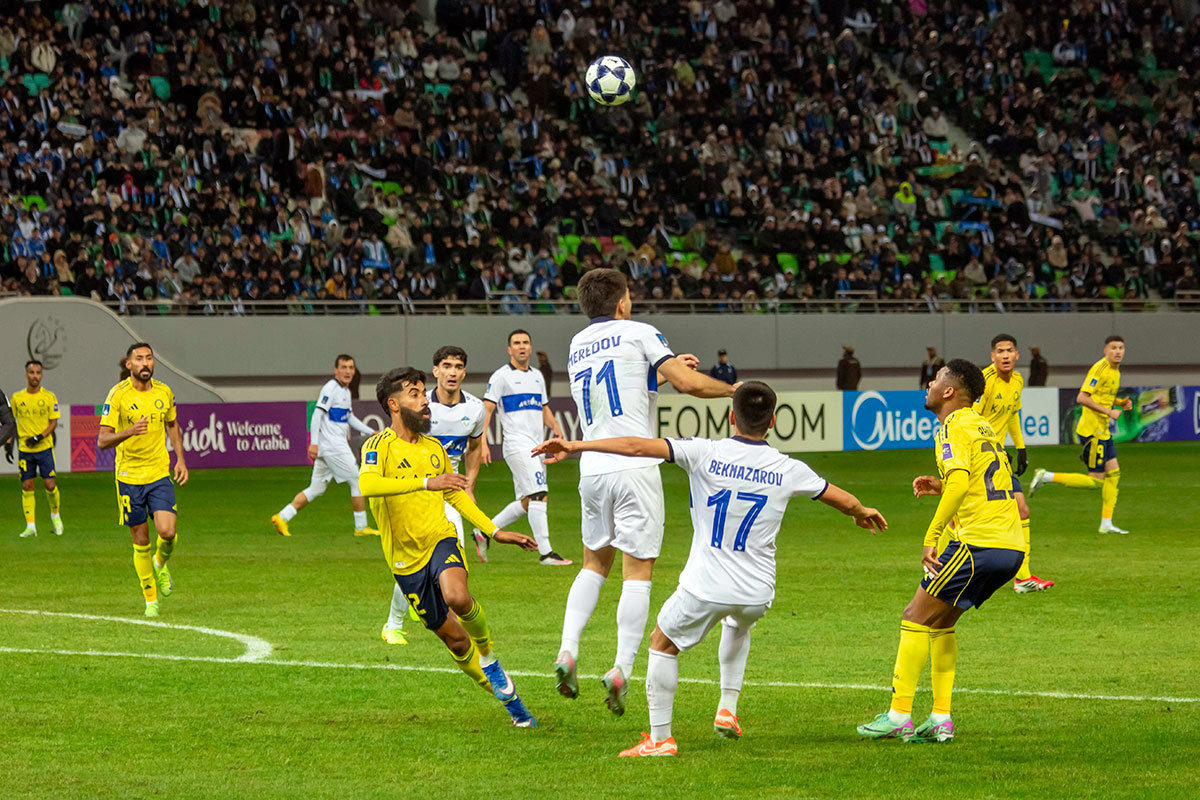 «Arkadag» we «Al-Nassr» futbol toparlary duşuşdy