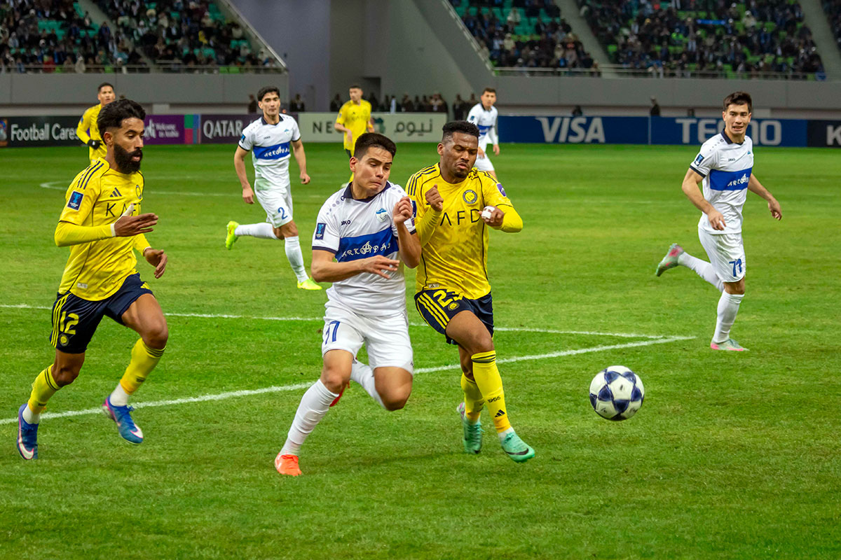 «Arkadag» we «Al-Nassr» futbol toparlary duşuşdy