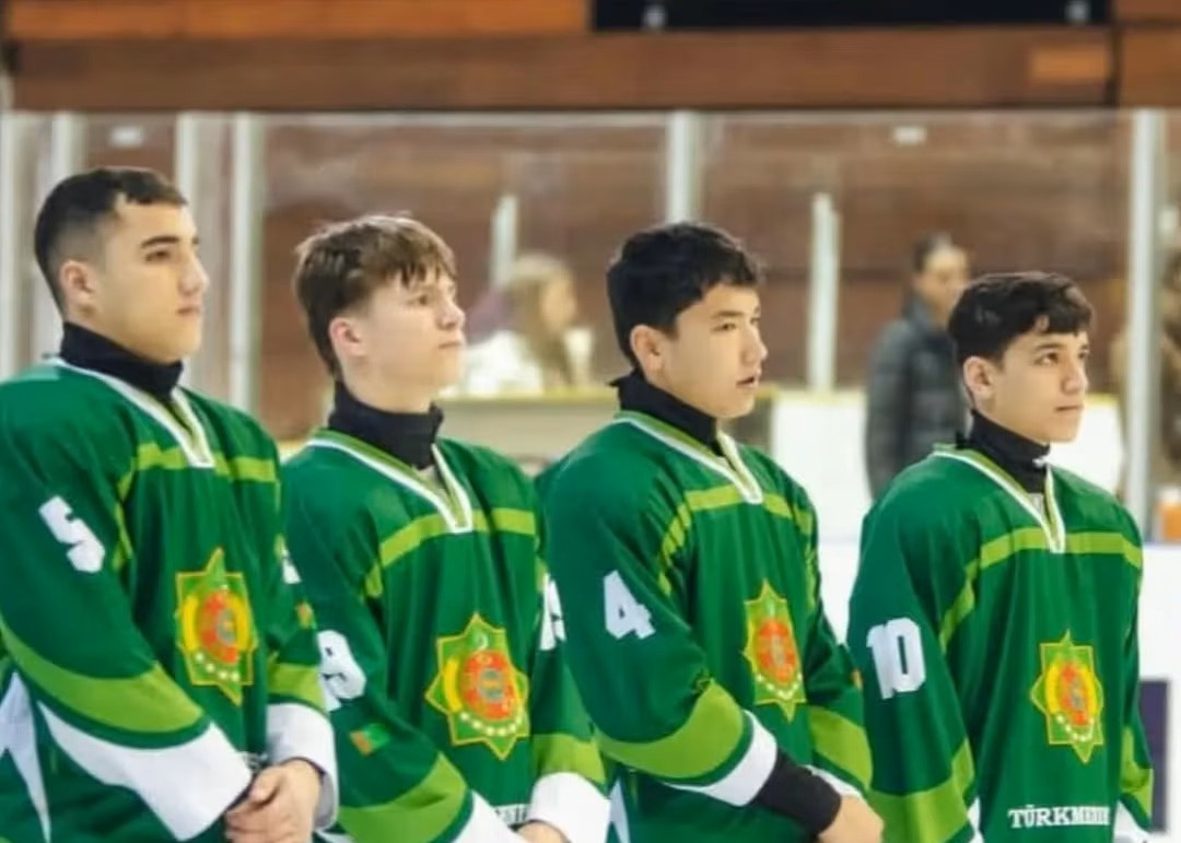 Туркменские хоккеисты U18 вышли в полуфинал на юниорском ЧМ-2026 в Сараево