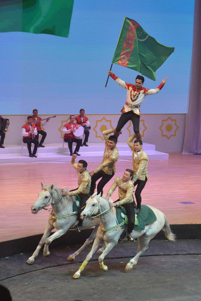 «Galkynyş» milli at üstündäki oýunlar topary Lebap welaýatynda