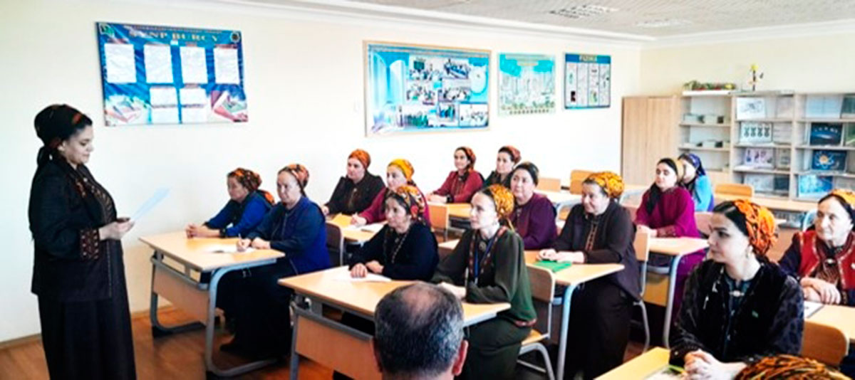 A meeting of school librarians was held in the Balkan velayat