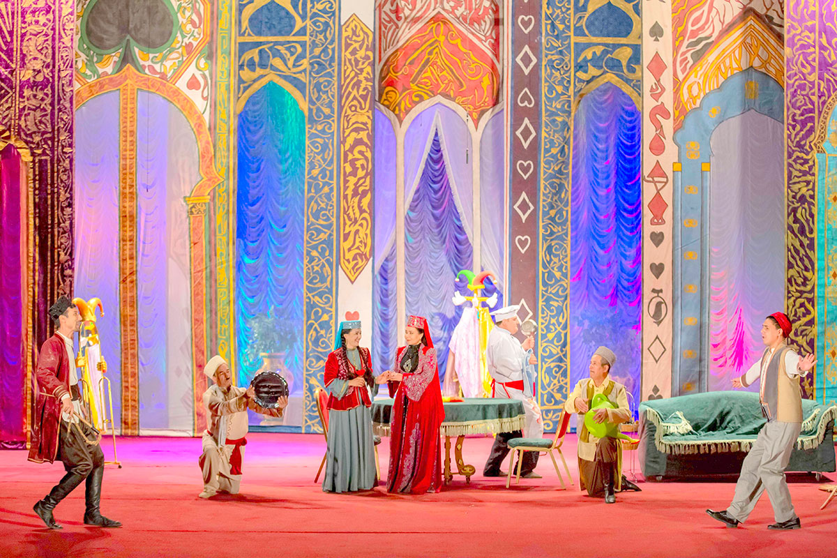 Джазовые ритмы и театральные подмостки приглашают зрителей