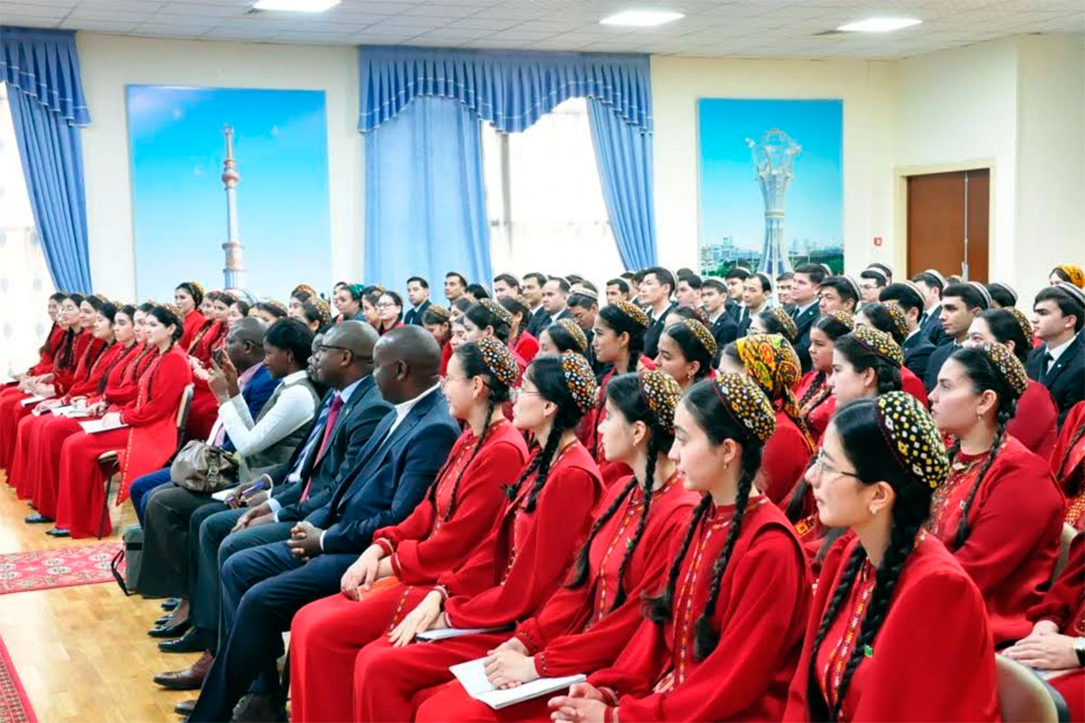 A Zimbabwean delegation visited Turkmen universities