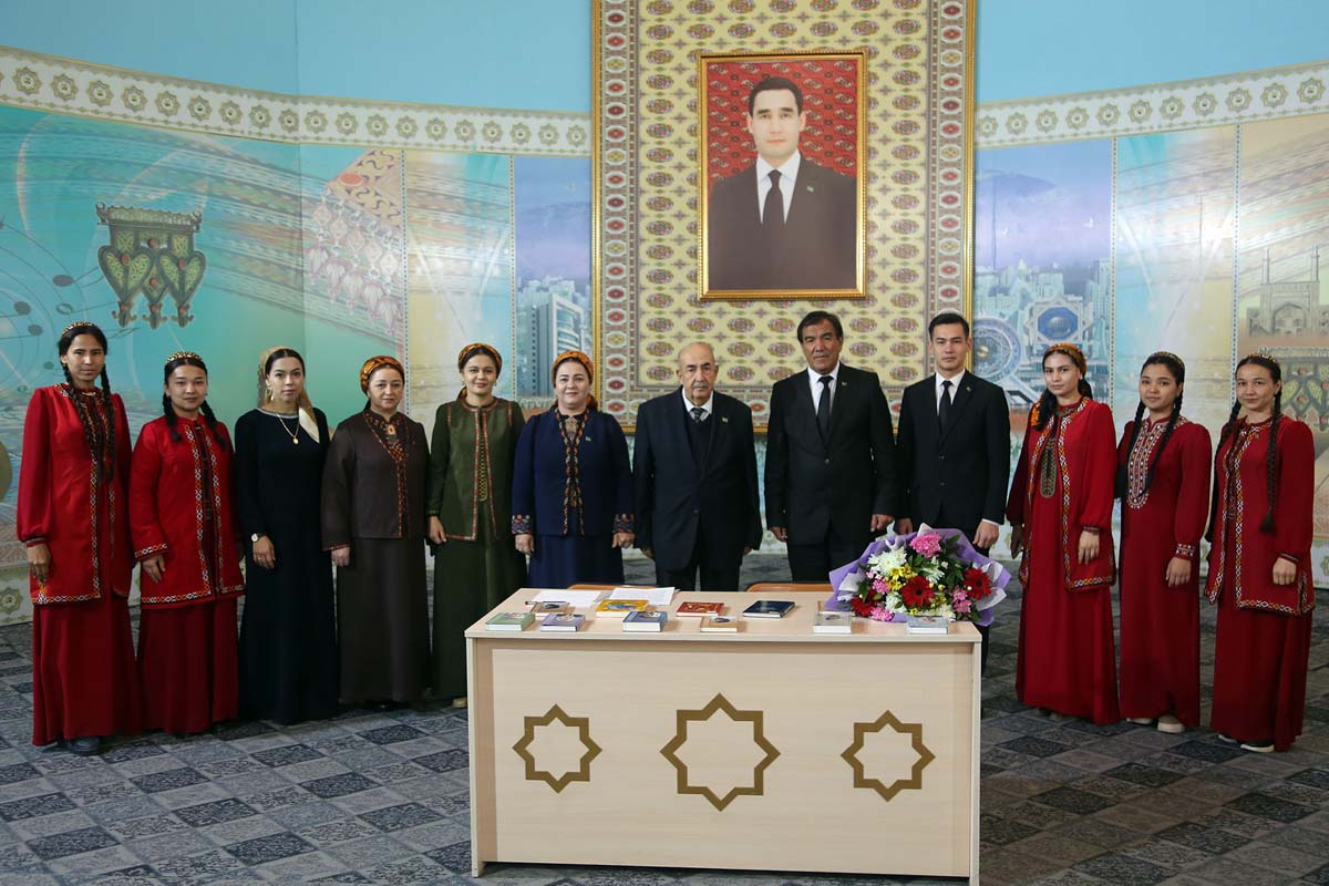 Şahyr Gurbannazar Ezizowyň doglan güni bellenildi