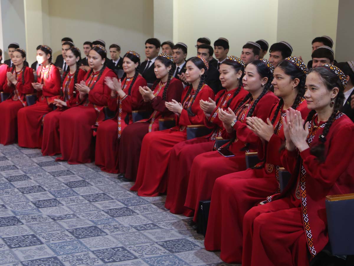 Şahyr Gurbannazar Ezizowyň doglan güni bellenildi