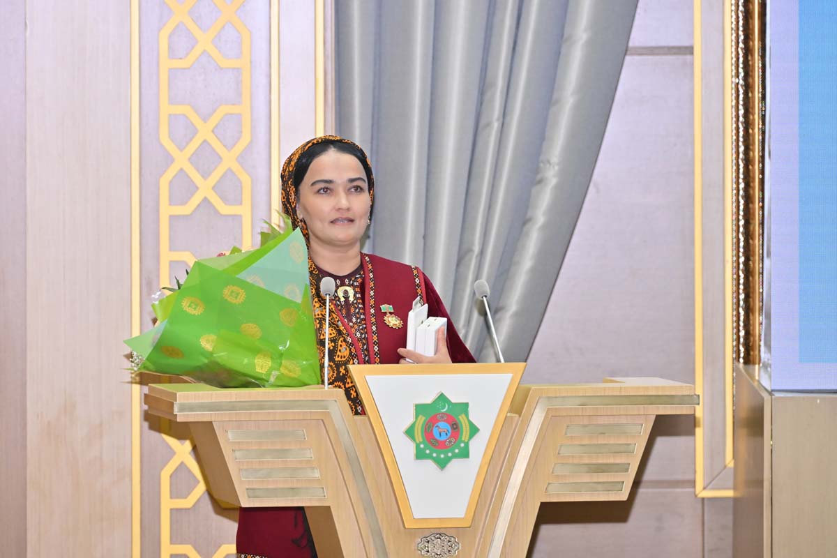 Köp çagaly enelere belent sarpa