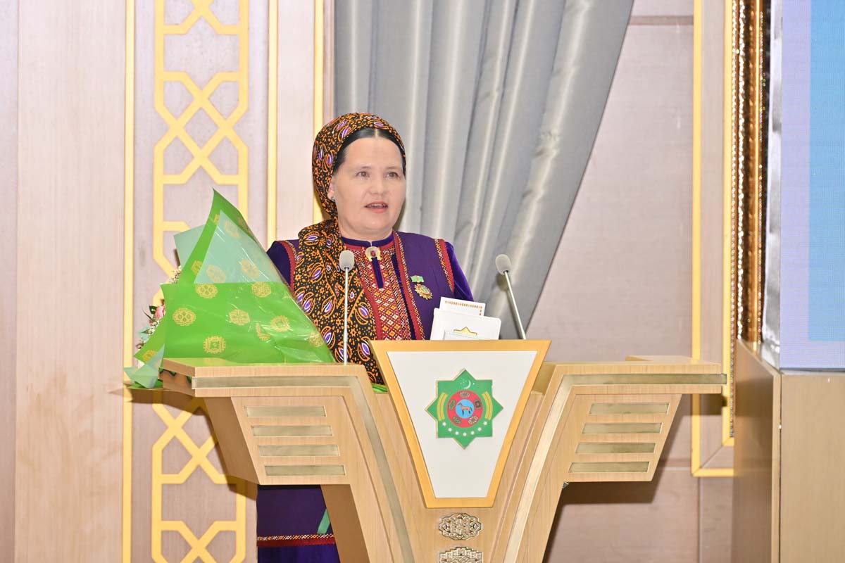 Köp çagaly enelere belent sarpa