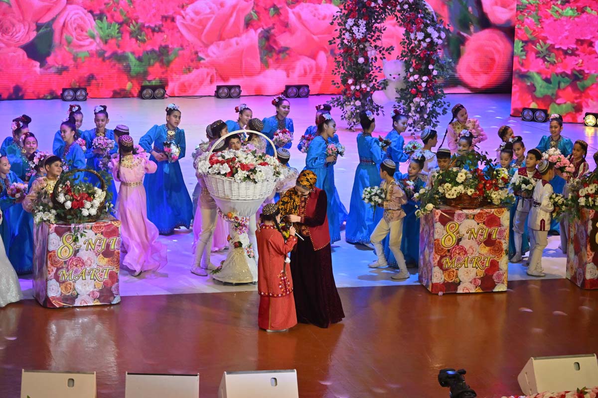 Праздничный концерт в столичном Дворце мукамов