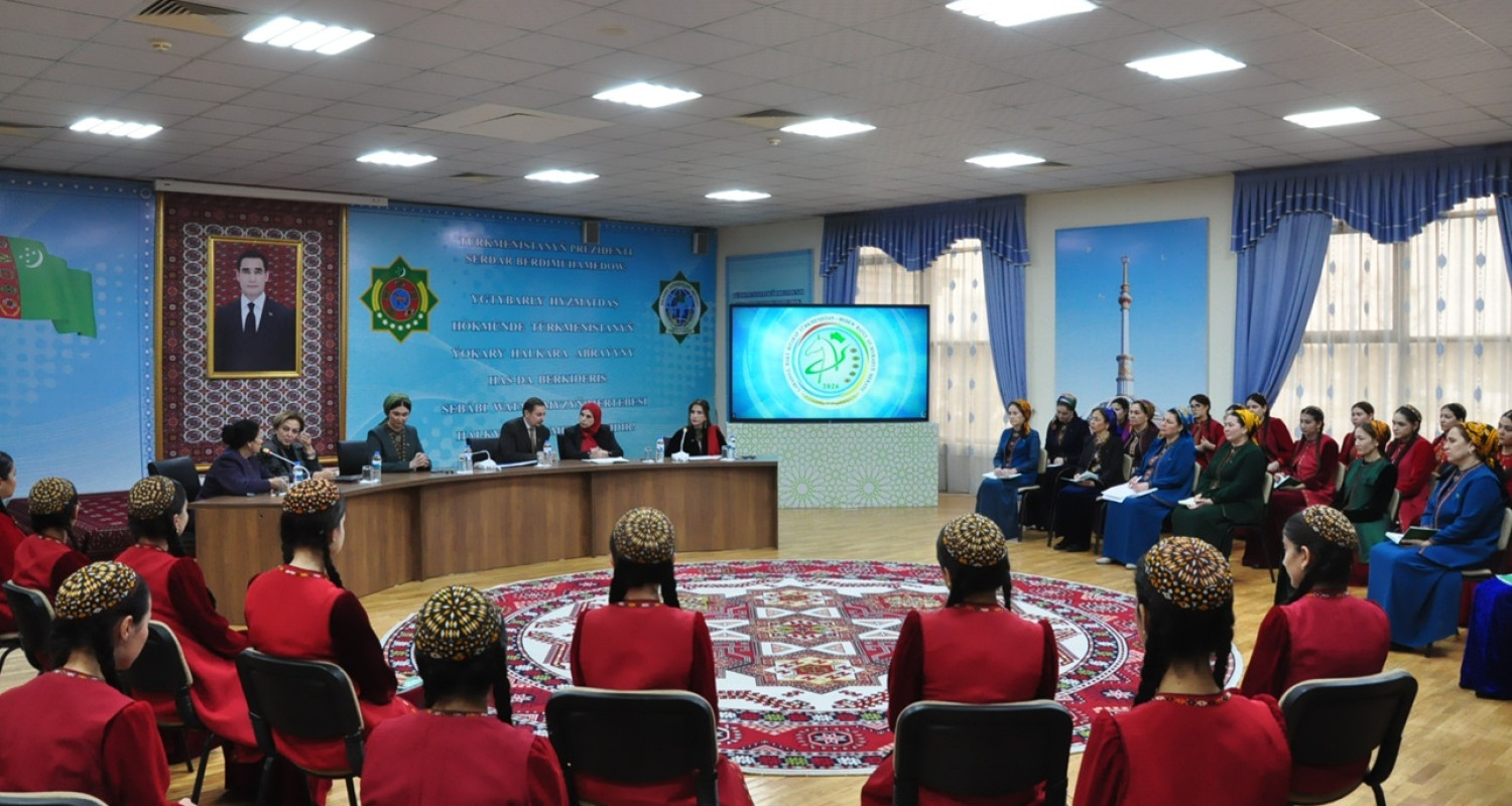 Состоялся интерактивный диалог на тему «Роль женщин-дипломатов в обществе и достигнутые ими успехи»