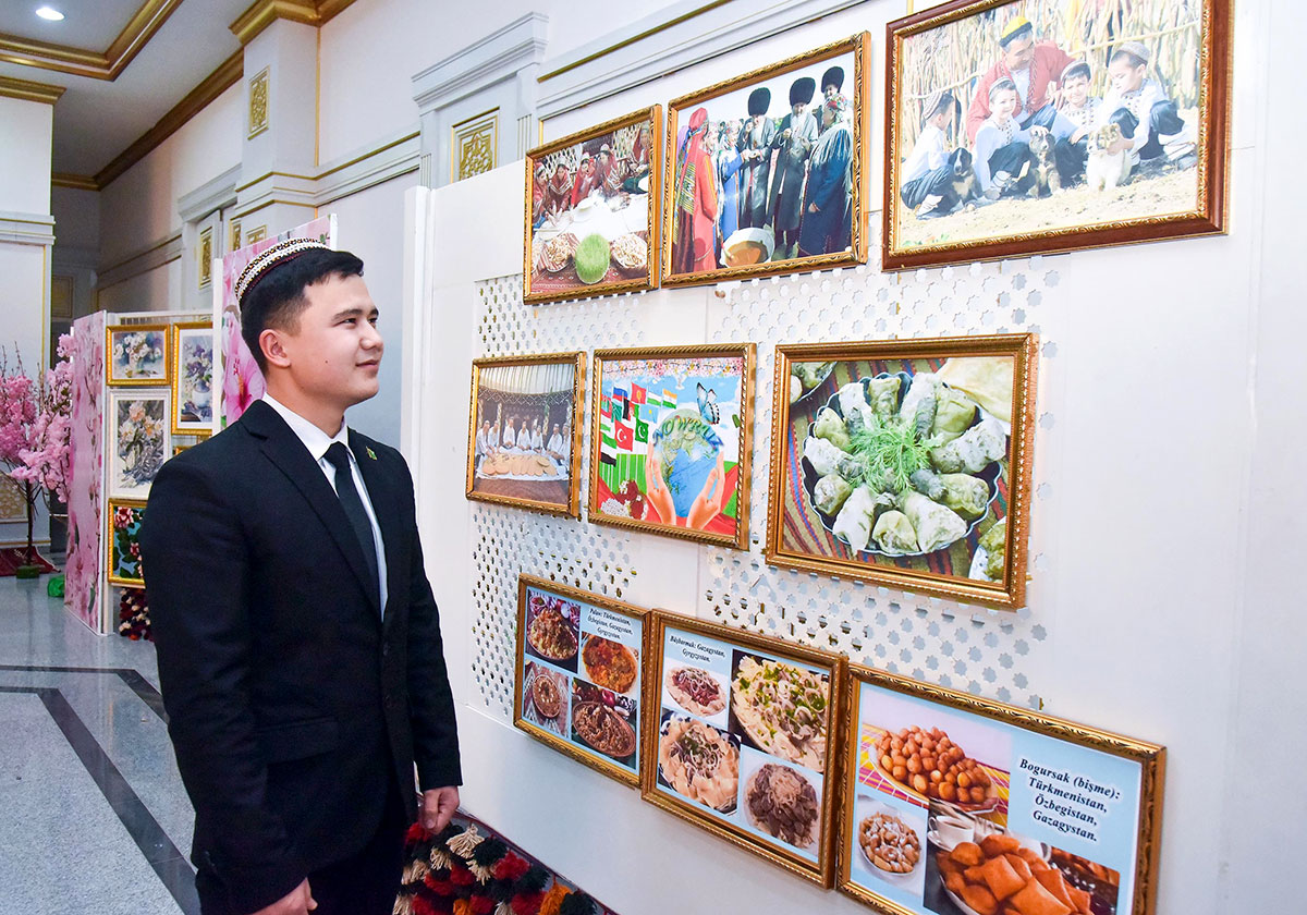 Конференция и выставка, посвящённые Национальному празднику весны