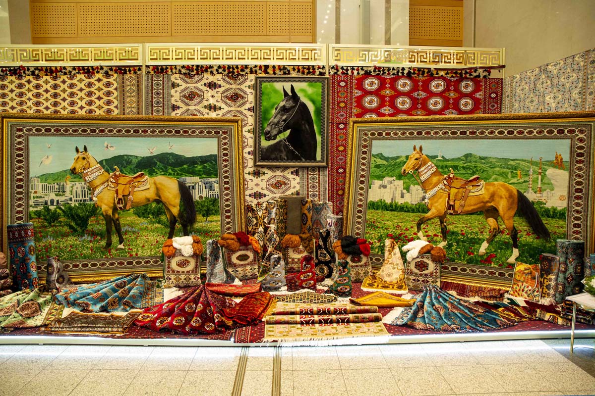 Aşgabatda hususy pudagyň gazananlarynyň sergisi geçirilýär