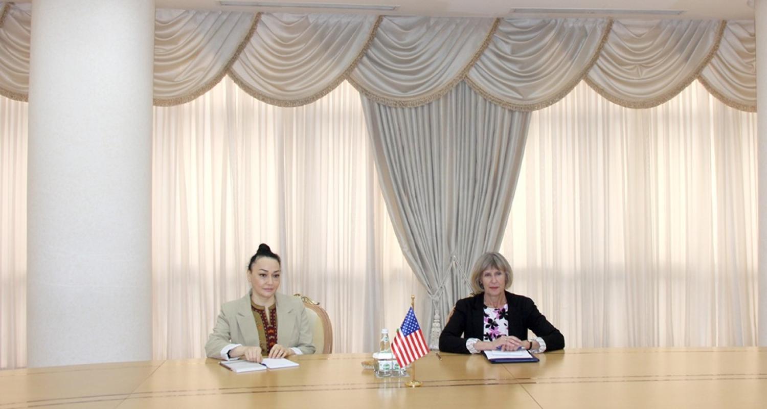 Amerikanyň Birleşen Ştatlarynyň Türkmenistandaky Adatdan daşary we Doly ygtyýarly Ilçisi bilen duşuşyk