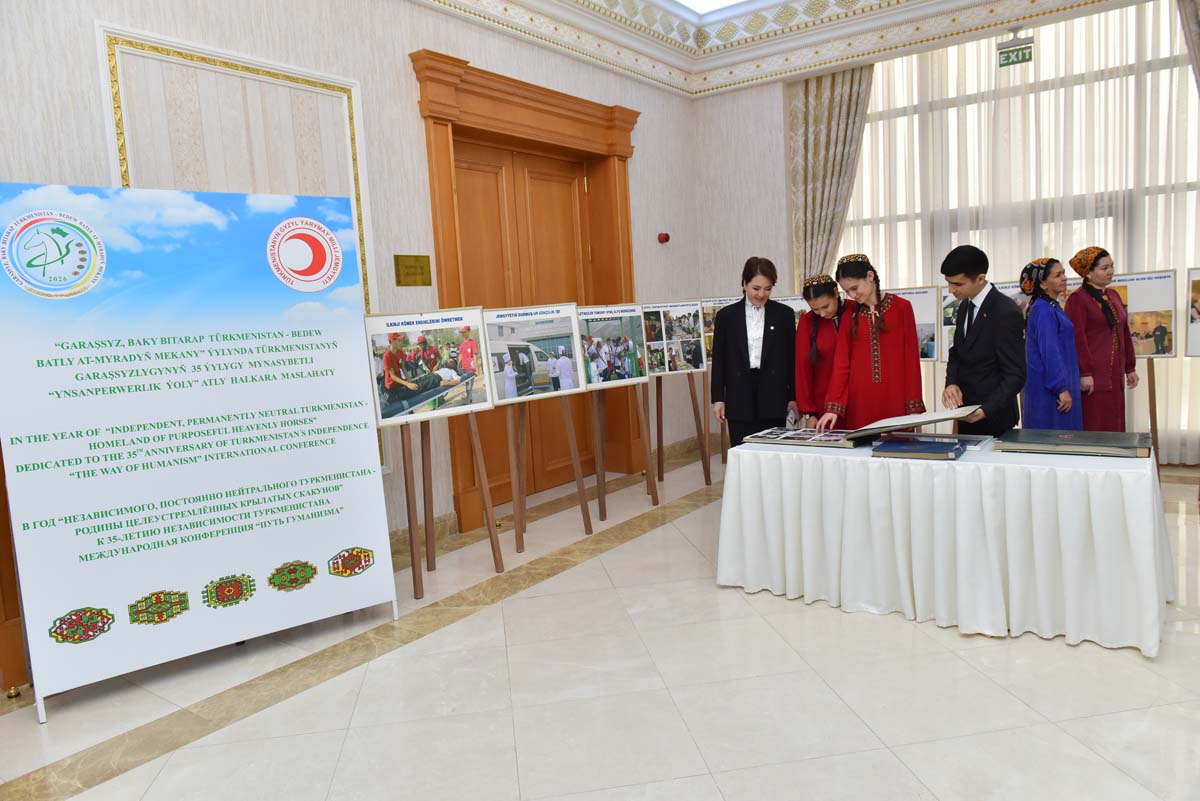 Следуя гуманистическим принципам