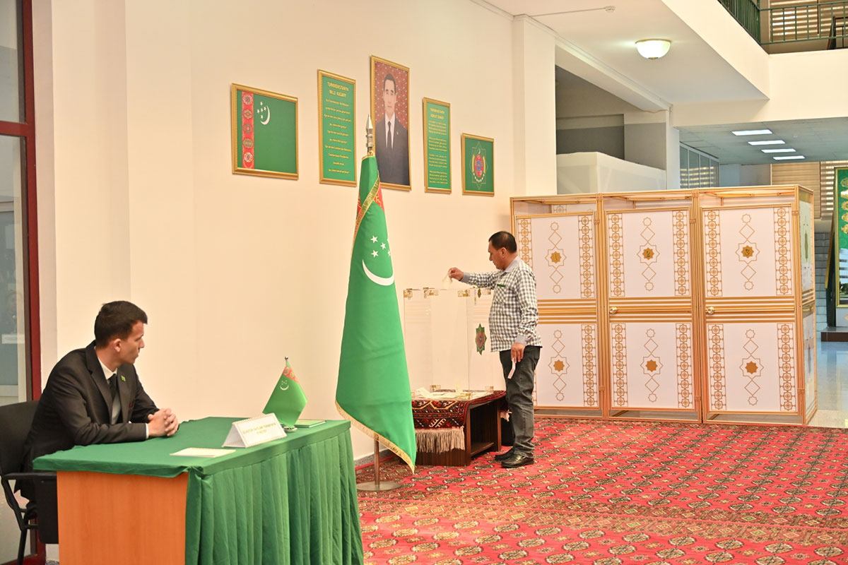 Голосование продолжается