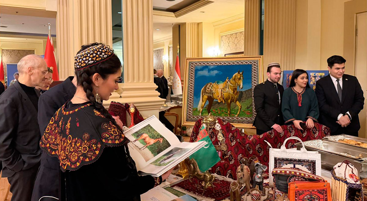 Wena şäherinde 2026-njy ýylyň «Garaşsyz, baky Bitarap Türkmenistan – bedew batly at-myradyň mekany» şygary tanyşdyryldy