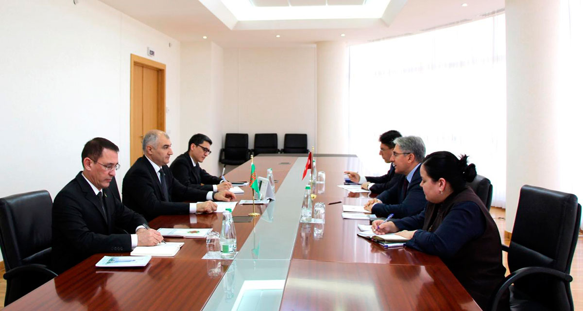 Türkmenistan bilen Türkiýäniň arasyndaky hyzmatdaşlygy ösdürmegiň geljegi ara alnyp maslahatlaşyldy