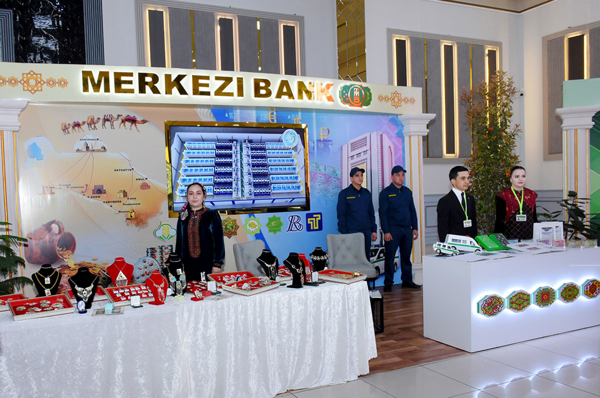 urdumyzyň bank ulgamy ösüş ýolunda