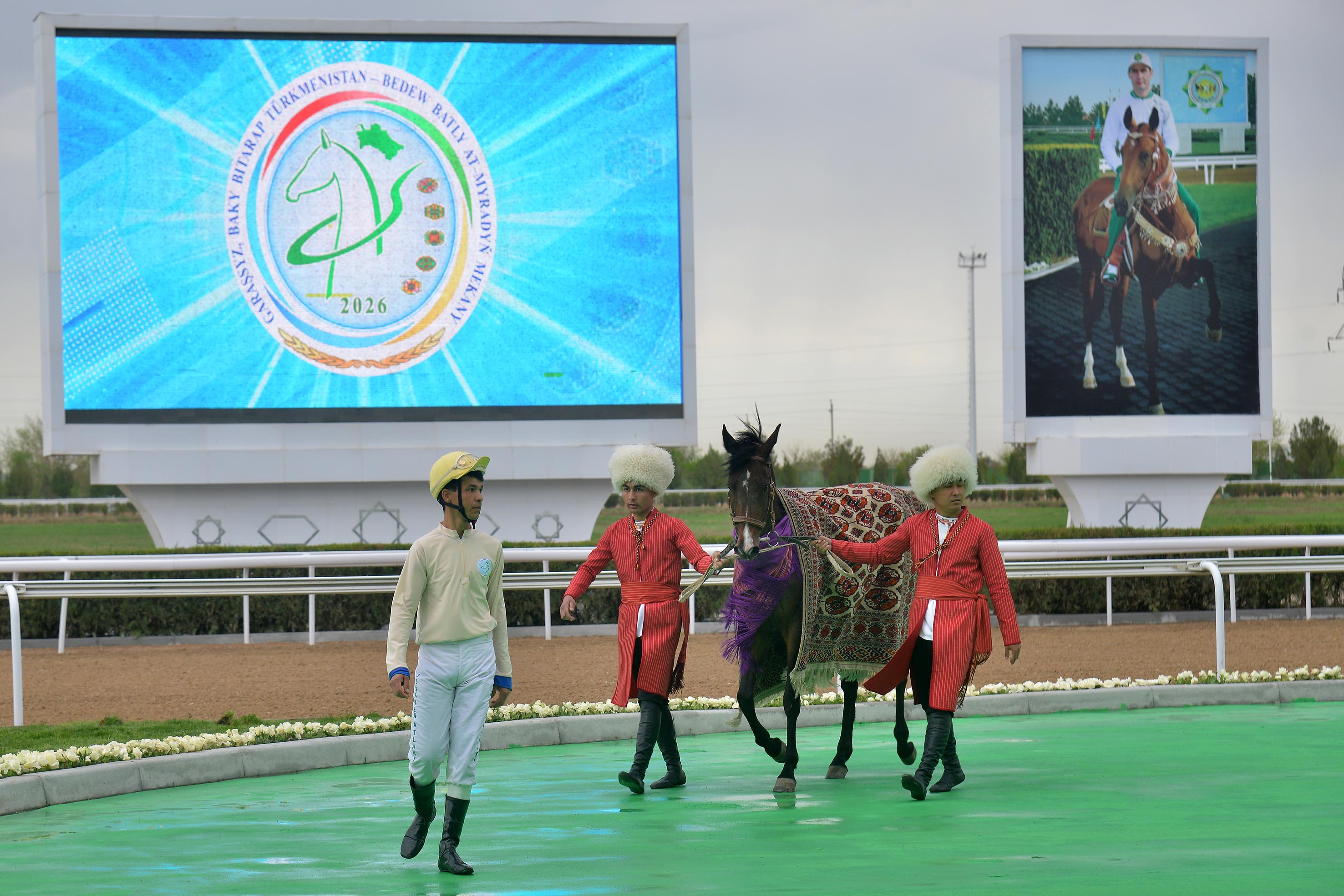 Ýazky at çapyşyk möwsümine badalga berildi