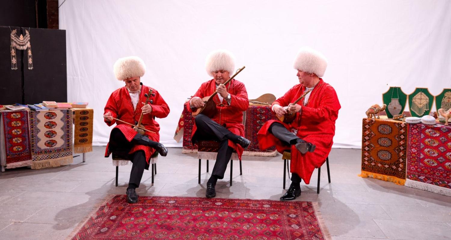 Pariž şäherinde Türkmenistanyň medeniýet we sungat ussatlarynyň gatnaşmagynda medeni-sazly agşam geçirildi