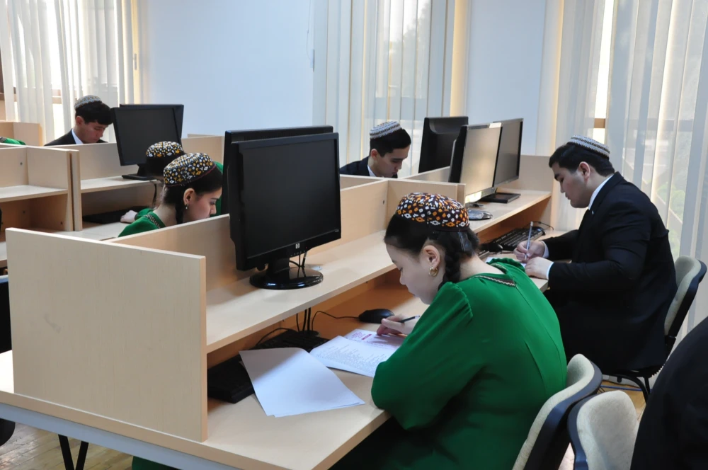 В туркменском вузе стартовали предметные олимпиады для школьников в честь Международного дня образования