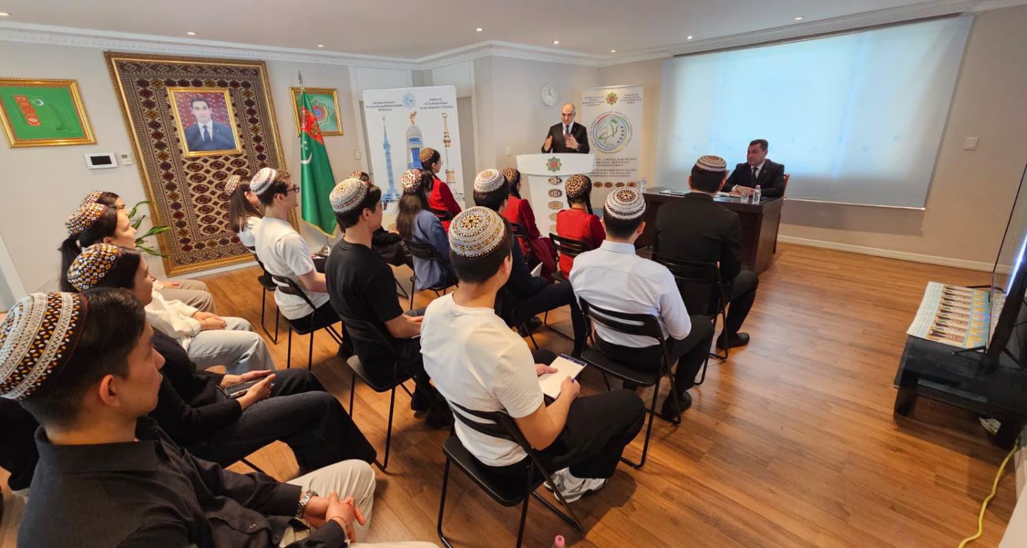 Заместитель министра иностранных дел Туркменистана встретился с туркменскими студентами, обучающимися в Республике Корея