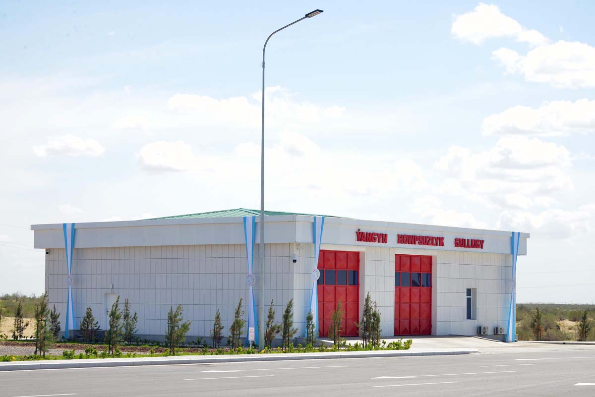 Türkmenistanyň Prezidenti Serdar Berdimuhamedow ýokary tizlikli awtomobil ýolunyň jemleýji tapgyrynyň açylyş dabarasyna gatnaşdy