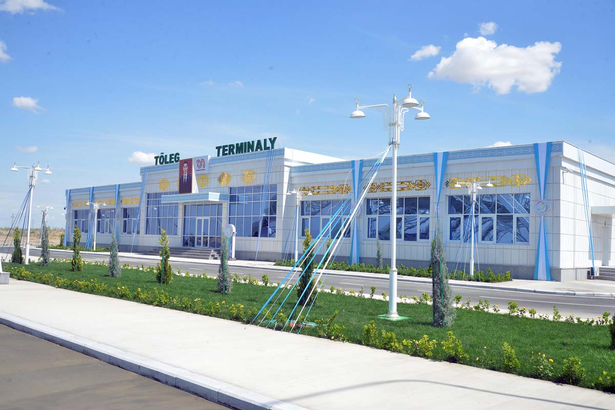 Türkmenistanyň Prezidenti Serdar Berdimuhamedow ýokary tizlikli awtomobil ýolunyň jemleýji tapgyrynyň açylyş dabarasyna gatnaşdy