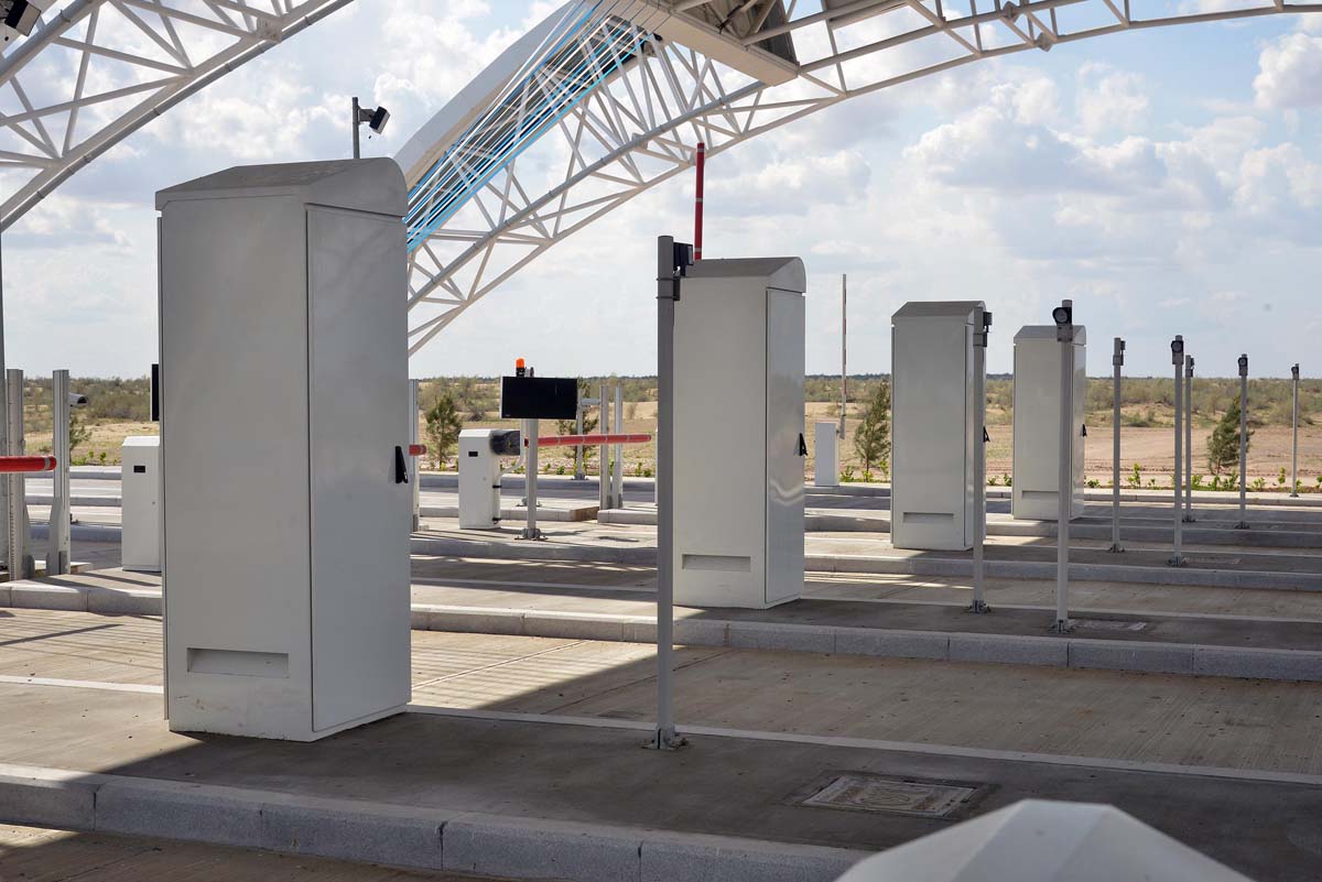 Türkmenistanyň Prezidenti Serdar Berdimuhamedow ýokary tizlikli awtomobil ýolunyň jemleýji tapgyrynyň açylyş dabarasyna gatnaşdy