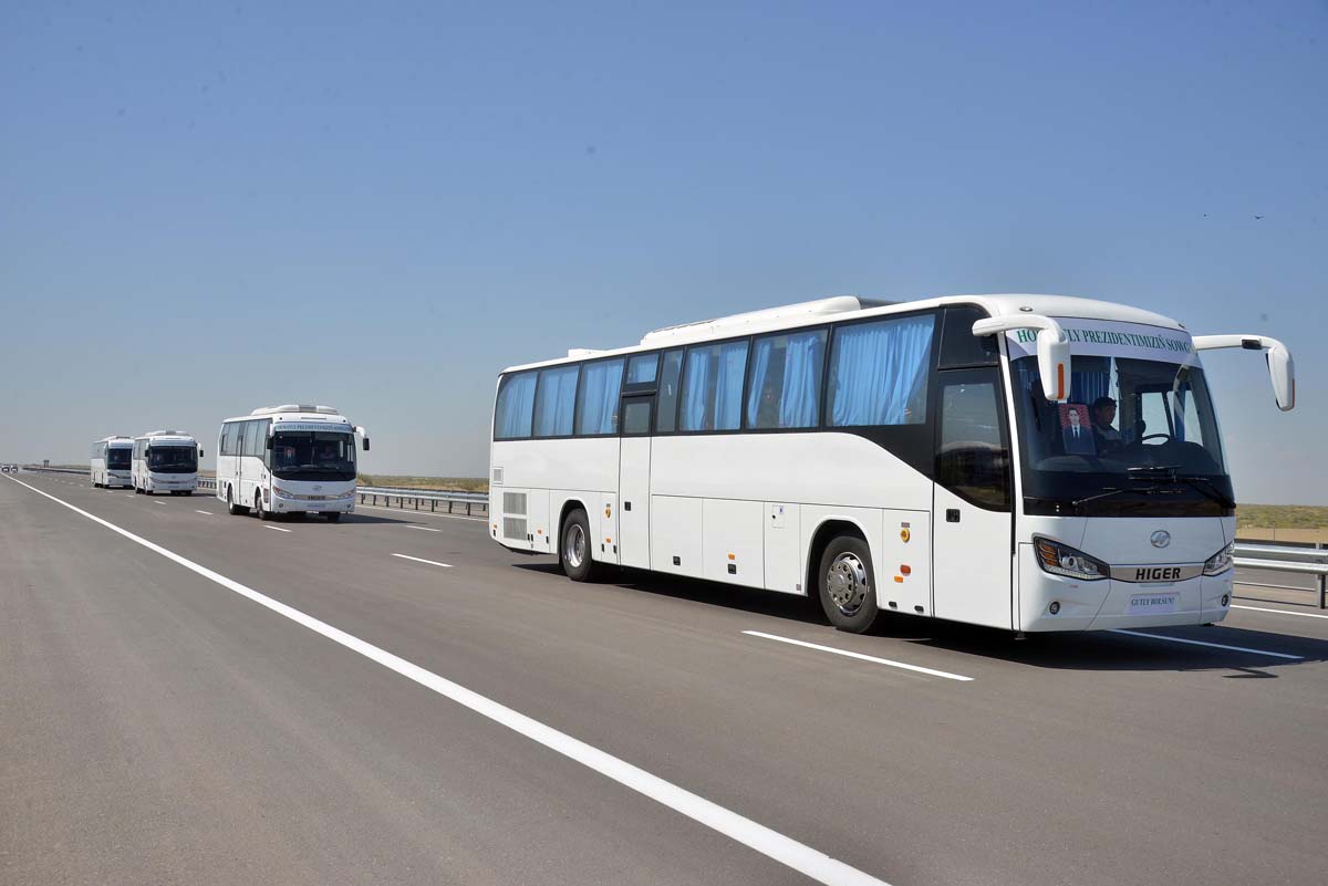 Türkmenistanyň Prezidenti Serdar Berdimuhamedow ýokary tizlikli awtomobil ýolunyň jemleýji tapgyrynyň açylyş dabarasyna gatnaşdy