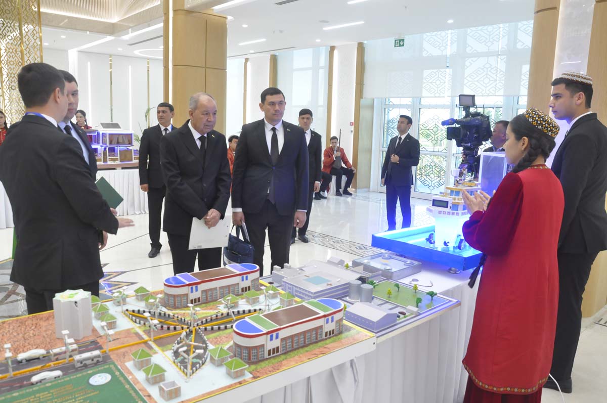 Young Innovators in Turkmenistan Present Green Energy Solutions at Startup Competition in Mary