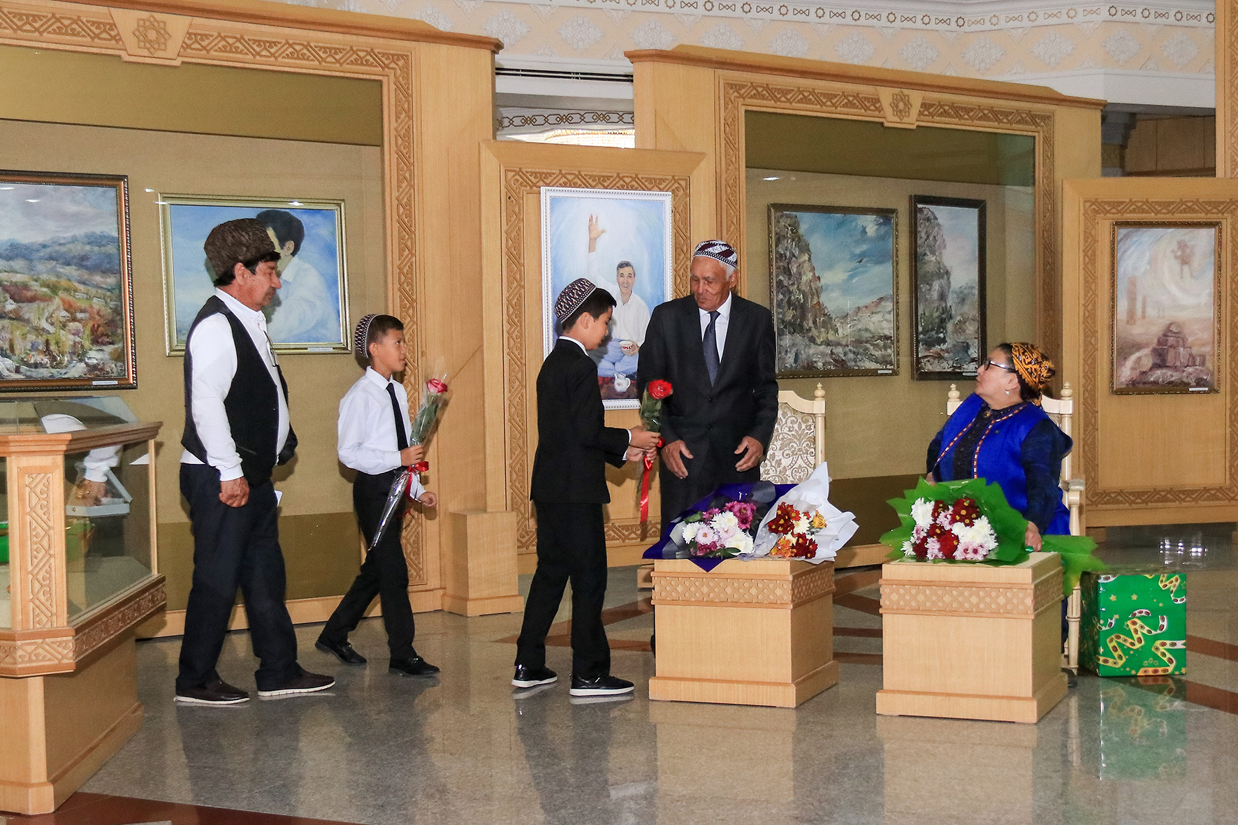 Balkan welaýatynda ussat suratkeş Amangeldi Hydyrowyň şahsy döredijilik sergisi guraldy