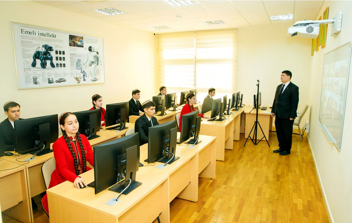 В ТГУ им.Махтумкули подведены итоги студенческой олимпиады по современным компьютерным технологиям