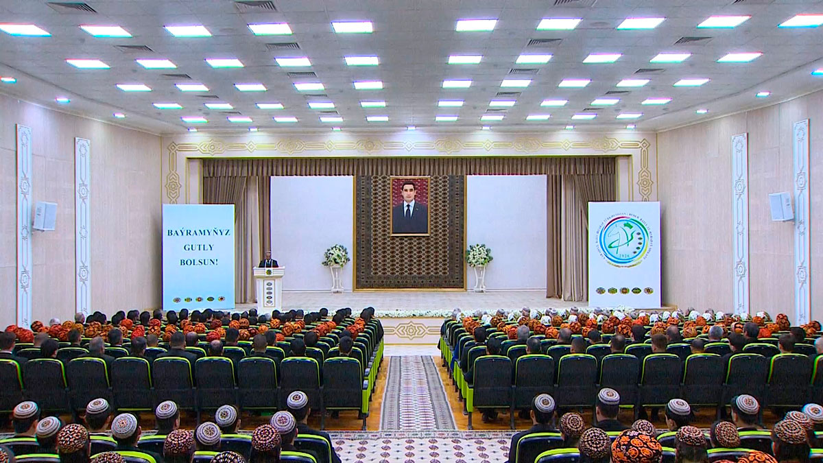 Торжественная конференция в честь Национального праздника туркменского скакуна