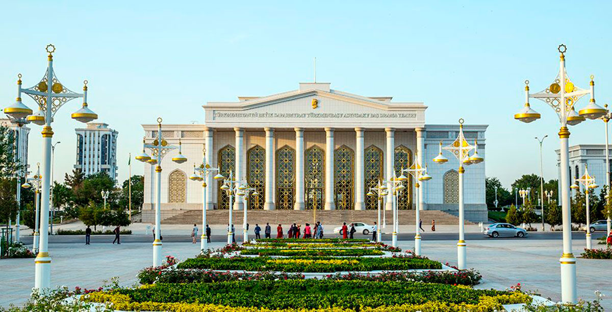 В театрах Туркменистана пройдут премьеры спектаклей к Национальному празднику туркменского скакуна