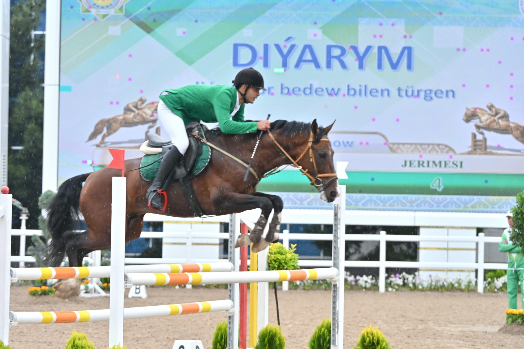 В Ашхабаде прошли соревнования по конкуру