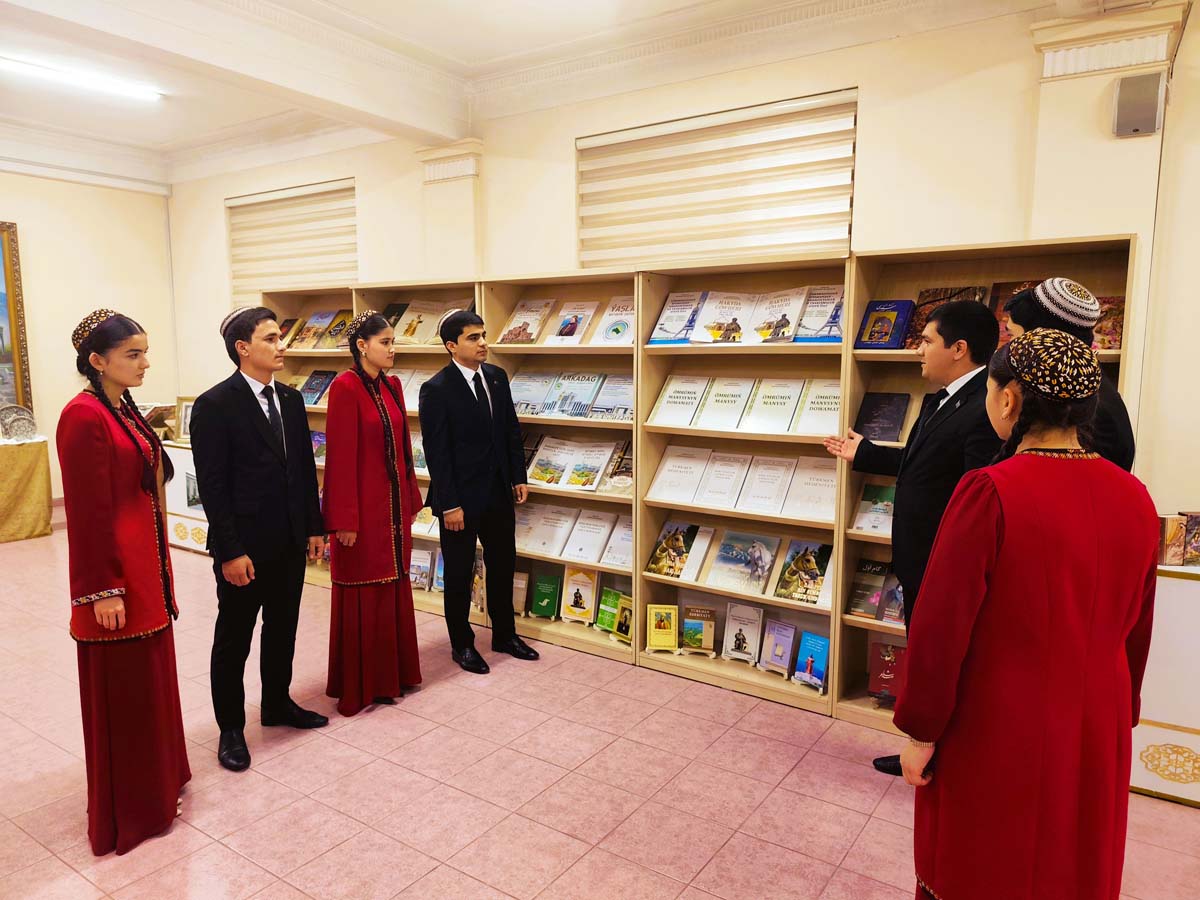 Торжество поэзии и дружбы: в Ашхабаде почтили память персидского философа и литератора Саади Ширази