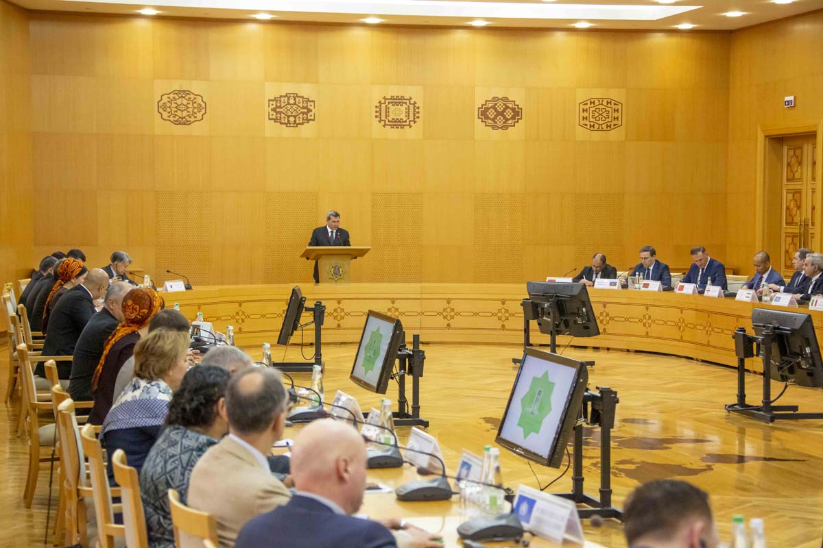 Türkmenistanyň DIM-de geçirilen brifingde ýylyň başyndan bäri alnyp barlan döwletiň daşary syýasy işine syn berildi