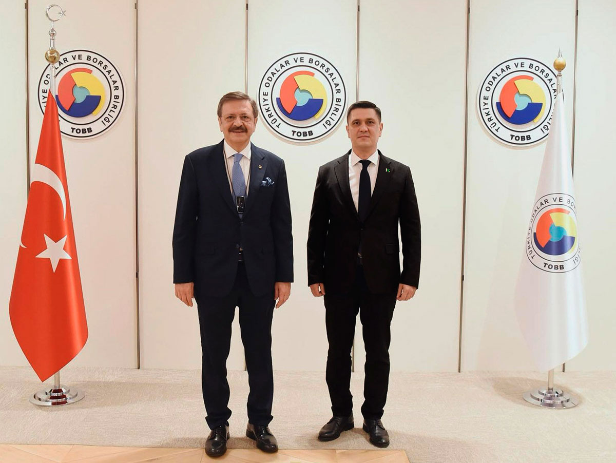 Türkmenistanyň Türkiýedäki Ilçisi Palatalar we biržalar birleşiginiň ýolbaşçysy bilen söwda-ykdysady hyzmatdaşlygy giňeltmegiň geljekki mümkinçiliklerini ara alyp maslahatlaşdy