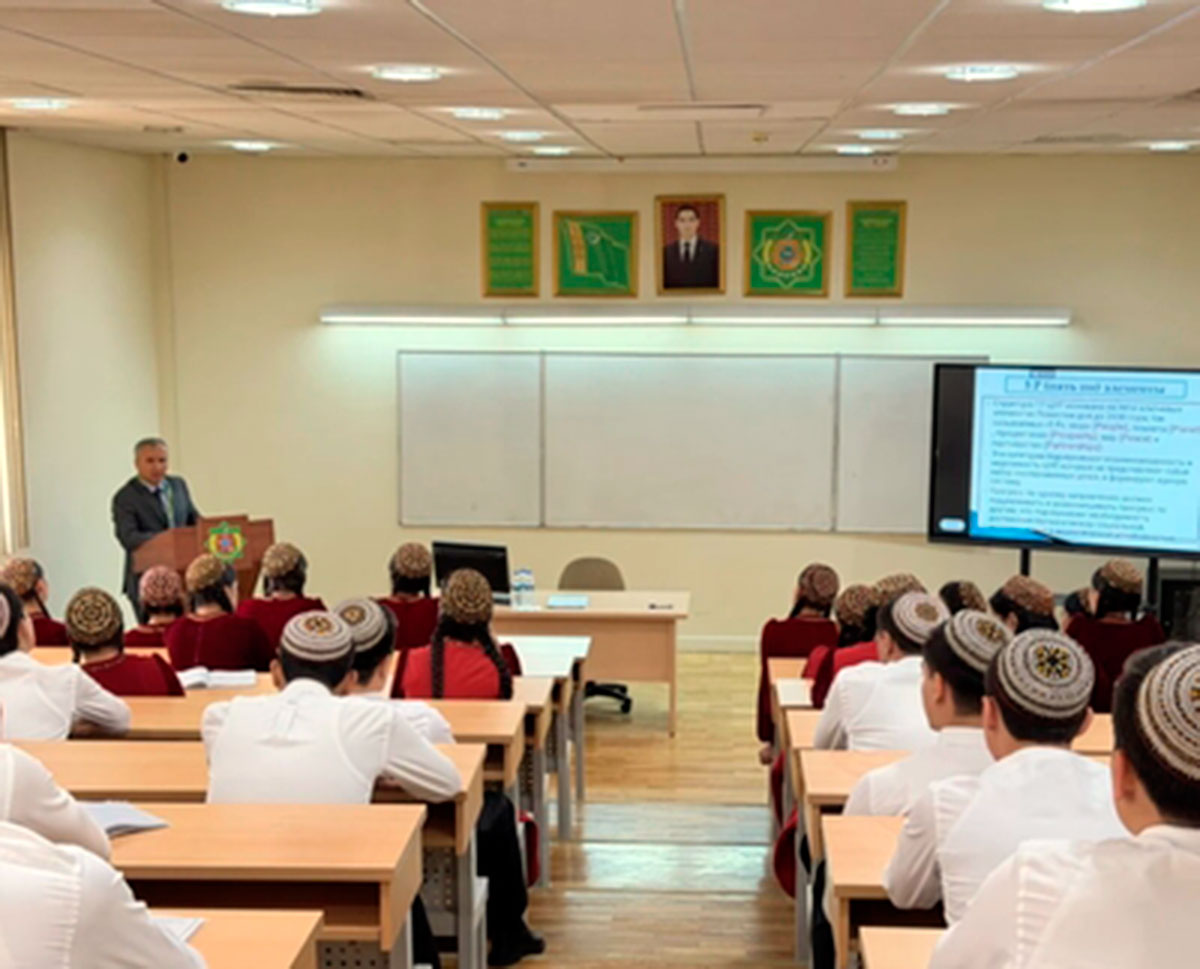 Зарубежные специалисты проводят лекции для преподавателей и студентов ИМО МИД Туркменистана