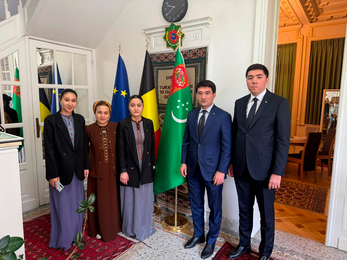 Diplomatic bridge between the EU and CA