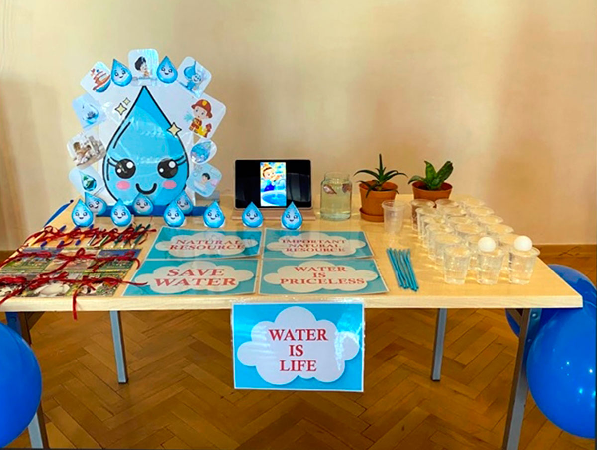 A Turkmen university held an environmental event for schoolchildren