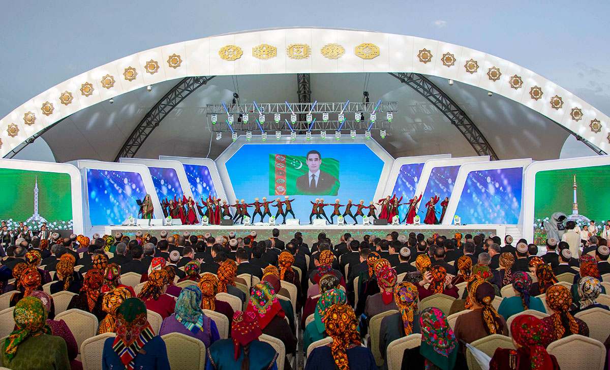 Esasy Kanunymyzyň we ýaşyl baýdagymyzyň hormatyna baýramçylyk konserti