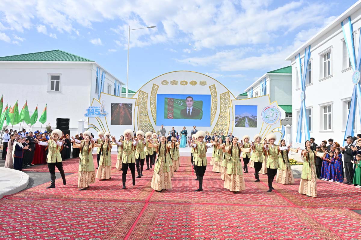 Aşgabat şäheriniň güni mynasybetli täze ýaşaýyş jaýlary açyldy