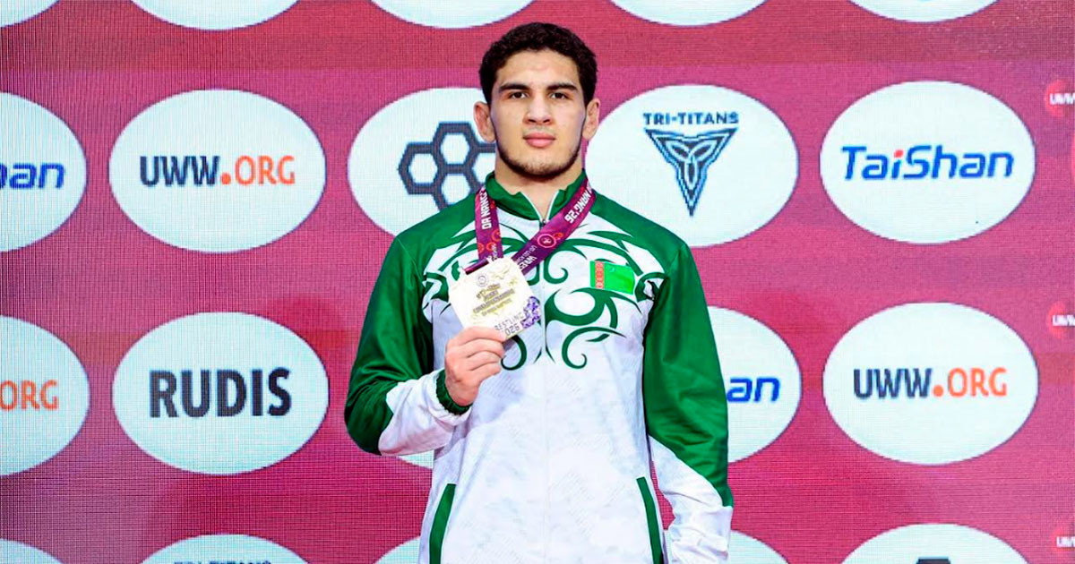 Алп Арслан Бегенджов впервые завоевал золото на молодёжном чемпионате Азии U23 по вольной борьбе